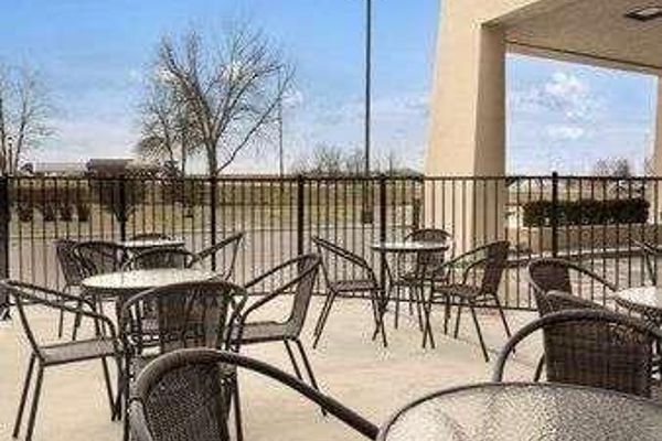 BAYMONT SUITES SPRINGFIELD (Springfield)